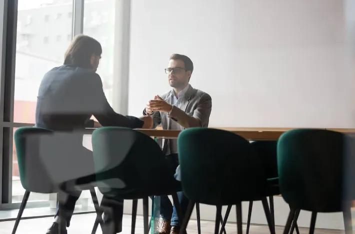 Hvem ansætter sourcing -agenter - Køberprofiler og beslutningsmatrix